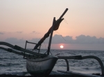 jenis perahu yg digunakan oleh karang asem utk menaklukkan lombok 